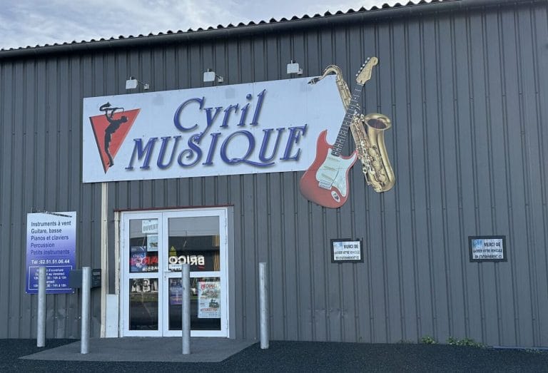 Devanture du Magasin Cyril Musique à Fontenay-le-Comte.